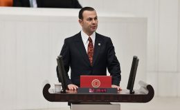 İyi Parti İstanbul Milletvekili Seyithan İzsiz partisinden istifa etti